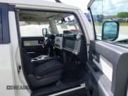 ✅ 2014 Toyota FJ Cruiser • VIN: JTEBU4BF5EK206623 • Lot: 41089477. Wystawiony na IAAI z przebiegiem 54 449 mil. Bezpłatny archiwum sprzedaży aukcyjnych z USA i szczegółowy raport historii pojazdu na DreamBid. Zdjęcie 5.