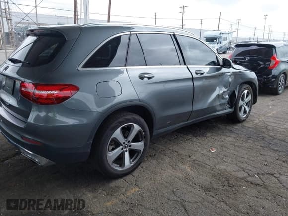 ✅ 2019 Mercedes-Benz GLC 300 • VIN: WDC0G4JB0KF507123 • Lot: 42194416. Listed on IAAI with 64,442 mi. Free auction sales archive from the USA and detailed vehicle history report at DreamBid. Image 4.