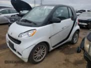 ✅ 2012 Smart fortwo Pure • VIN: WMEEJ3BA7CK557783 • Lot: 50835495. Wystawiony na Copart z przebiegiem 137 381 mil. Bezpłatny archiwum sprzedaży aukcyjnych z USA i szczegółowy raport historii pojazdu na DreamBid. Zdjęcie 1.