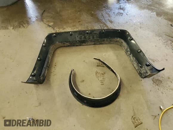 ✅ 2015 Chevrolet Silverado 2500HD LT • VIN: 1GC2KVEG1FZ129164 • Lot: 71814455. Wystawiony na Copart z przebiegiem 109 395 mil. Bezpłatny archiwum sprzedaży aukcyjnych z USA i szczegółowy raport historii pojazdu na DreamBid. Zdjęcie 12.