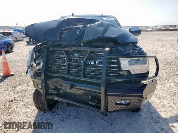 ✅ 2019 Ram 2500 Laramie • VIN: 3C6UR5FL8KG714955 • Lot: 71918185. Listed on Copart with 120,357 mi. Free auction sales archive from the USA and detailed vehicle history report at DreamBid. Image 5.