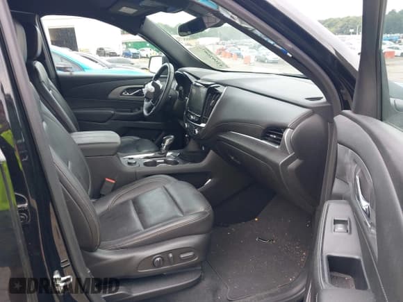 ✅ 2022 Chevrolet Traverse LT • VIN: 1GNEVHKW2NJ134038 • Lot: 42602687. Wystawiony na IAAI z przebiegiem 84 750 mil. Bezpłatny archiwum sprzedaży aukcyjnych z USA i szczegółowy raport historii pojazdu na DreamBid. Zdjęcie 5.