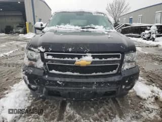 ✅ 2012 Chevrolet Suburban LT • VIN: 1GNSKJE73CR253822 • Lot: 81295254. Wystawiony na Copart z przebiegiem Nie podano. Bezpłatny archiwum sprzedaży aukcyjnych z USA i szczegółowy raport historii pojazdu na DreamBid. Zdjęcie 5.