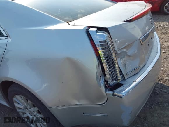 ✅ 2012 Cadillac CTS • VIN: 1G6DC5E52C0152413 • Lot: 42424517. Wystawiony na IAAI z przebiegiem Nie podano. Bezpłatny archiwum sprzedaży aukcyjnych z USA i szczegółowy raport historii pojazdu na DreamBid. Zdjęcie 6.