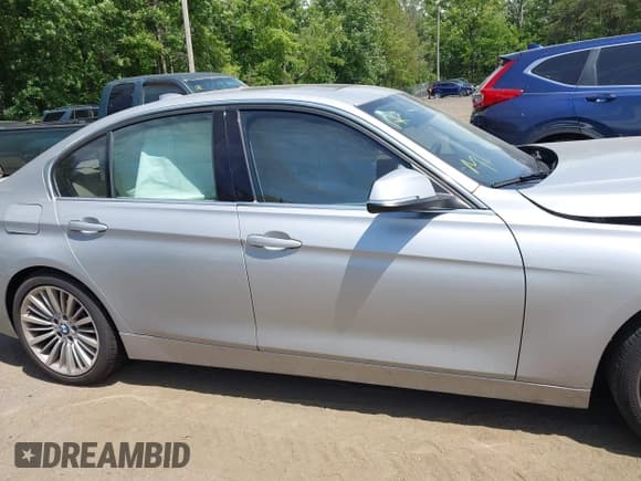 ✅ 2013 BMW 3 Series 335i • VIN: WBA3A9C55DF475648 • Lot: 42310502. Listed on IAAI with 151,823 mi. Free auction sales archive from the USA and detailed vehicle history report at DreamBid. Image 13.