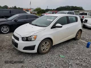 2015 Chevrolet Sonic LT z VIN 1G1JC6SH2F4195997, wystawiony jako Copart lot #70843525 z przebiegiem 175 294 mil mil oraz Czysty tytuł • Clean title. Historia ofert i sprzedaży dostępna na DreamBid. Obrazek 1.