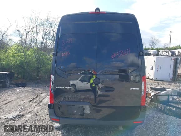 ✅ 2019 Mercedes-Benz Sprinter Passenger • VIN: WDZPF0CD4KP125864 • Lot: 39110594. Wystawiony na IAAI z przebiegiem 25 697 mil. Bezpłatny archiwum sprzedaży aukcyjnych z USA i szczegółowy raport historii pojazdu na DreamBid. Zdjęcie 15.