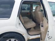 ✅ 2007 Lincoln Navigator • VIN: 5LMFU27587LJ21193 • Lot: 42474551. Wystawiony na IAAI z przebiegiem 132 792 mil. Bezpłatny archiwum sprzedaży aukcyjnych z USA i szczegółowy raport historii pojazdu na DreamBid. Zdjęcie 8.