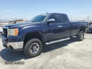 ✅ 2008 GMC Sierra 3500 • VIN: 1GTHK39K18E195138 • Lot: 58041365. Wystawiony na Copart z przebiegiem 195 923 mil. Bezpłatny archiwum sprzedaży aukcyjnych z USA i szczegółowy raport historii pojazdu na DreamBid. Zdjęcie 1.