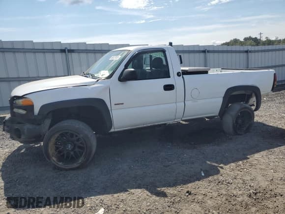 ✅ 2005 GMC Sierra 1500 • VIN: 1GTHC24295E240157 • Лот: 68437935. Опубликован ранее на Copart с пробегом 177 173 миль. Бесплатный доступ к архиву аукционных продаж из США и подробный отчёт об истории автомобиля на DreamBid. Изображение 1.