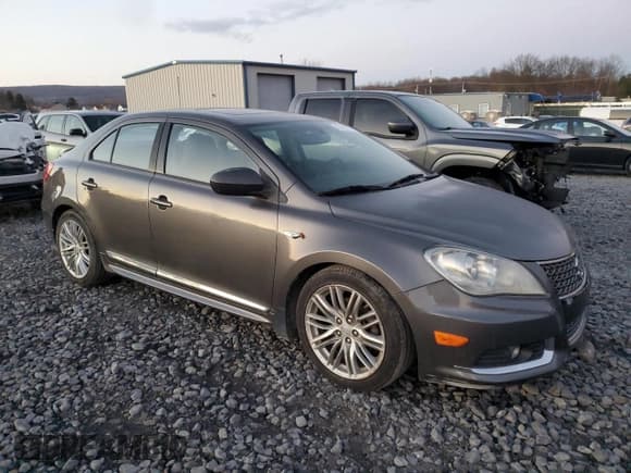 ✅ 2011 Suzuki Kizashi SLS Sport • VIN: JS2RF9A85B6111096 • Лот: 92439895. Опубликован ранее на Copart с пробегом 81 030 миль. Бесплатный доступ к архиву аукционных продаж из США и подробный отчёт об истории автомобиля на DreamBid. Изображение 4.