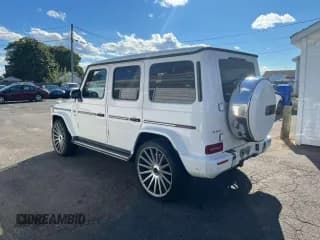 ✅ 2020 Mercedes-Benz G 550 • VIN: WDCYC6BJ6LX334252 • Lot: 84938965. Wystawiony na Copart z przebiegiem 141 526 mil. Bezpłatny archiwum sprzedaży aukcyjnych z USA i szczegółowy raport historii pojazdu na DreamBid. Zdjęcie 2.