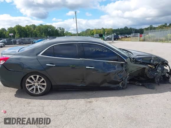 2016 Chevrolet Malibu LTZ z VIN 1G11E5SA4GU105094, wystawiony jako IAAI lot #43108630 z przebiegiem 105 242 mil mil oraz . Historia ofert i sprzedaży dostępna na DreamBid. Obrazek 6.