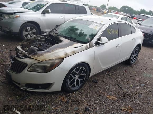 ✅ 2017 Buick Regal Sport Touring • VIN: 2G4GL5EX0H9163043 • Lot: 42516158. Listed on IAAI with 9,627 mi. Free auction sales archive from the USA and detailed vehicle history report at DreamBid. Image 2.