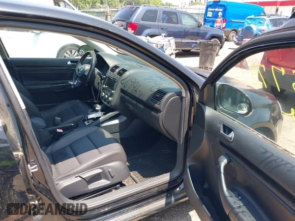 ✅ 2010 Volkswagen Jetta SE • VIN: 3VWRZ7AJ9AM042787 • Lot: 42466773. Listed on IAAI with 144,829 mi. Free auction sales archive from the USA and detailed vehicle history report at DreamBid. Image 5.