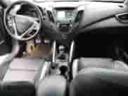 2016 Hyundai Veloster Turbo z VIN KMHTC6AE3GU276012, wystawiony jako Copart lot #37892833 z przebiegiem 82 797 mil mil oraz . Historia ofert i sprzedaży dostępna na DreamBid. Obrazek 8.