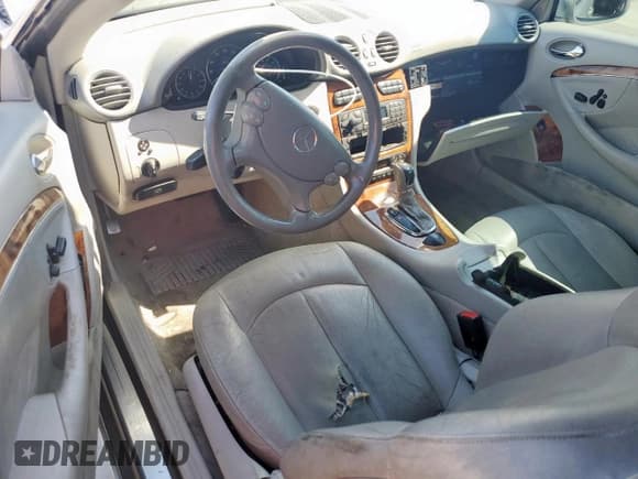 ✅ 2004 Mercedes-Benz CLK 320 • VIN: WDBTK65G44T016379 • Lot: 84464675. Wystawiony na Copart z przebiegiem 124 715 mil. Bezpłatny archiwum sprzedaży aukcyjnych z USA i szczegółowy raport historii pojazdu na DreamBid. Zdjęcie 8.