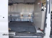 ✅ 2020 Ford Transit Cargo • VIN: 1FTBR2Y80LKA74788 • Lot: 41939473. Wystawiony na IAAI z przebiegiem 130 327 mil. Bezpłatny archiwum sprzedaży aukcyjnych z USA i szczegółowy raport historii pojazdu na DreamBid. Zdjęcie 8.