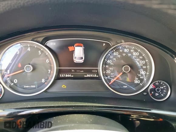 ✅ 2015 Volkswagen Touareg Sport • VIN: WVGEF9BP0FD005389 • Lot: 71219905. Listed on Copart with 137,844 mi. Free auction sales archive from the USA and detailed vehicle history report at DreamBid. Image 9.