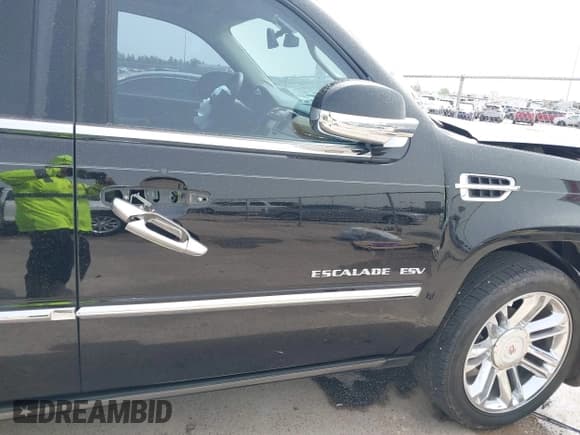 ✅ 2013 Cadillac Escalade ESV Platinum Edition • VIN: 1GYS3KEF4DR222867 • Лот: 41784252. Опубликован ранее на IAAI с пробегом 61 673 миль. Бесплатный доступ к архиву аукционных продаж из США и подробный отчёт об истории автомобиля на DreamBid. Изображение 21.