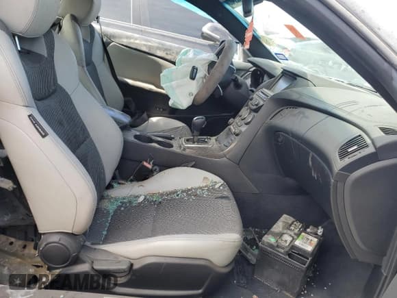 ✅ 2013 Hyundai Genesis Coupe 2.0T • VIN: KMHHT6KDXDU104700 • Lot: 51183775. Wystawiony na Copart z przebiegiem 42 226 mil. Bezpłatny archiwum sprzedaży aukcyjnych z USA i szczegółowy raport historii pojazdu na DreamBid. Zdjęcie 7.