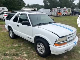 2000 Chevrolet Blazer LS z VIN 1GNCT18W9YK199205, wystawiony jako Copart lot #70046285 z przebiegiem 137 755 mil mil oraz Czysty tytuł • Clean title. Historia ofert i sprzedaży dostępna na DreamBid. Obrazek 1.