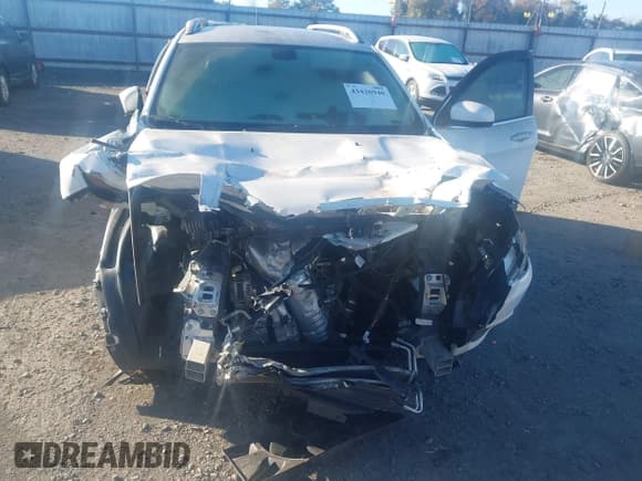 ✅ 2019 Jeep Cherokee Latitude Plus • VIN: 1C4PJLLBXKD202138 • Lot: 43426940. Wystawiony na IAAI z przebiegiem 96 612 mil. Bezpłatny archiwum sprzedaży aukcyjnych z USA i szczegółowy raport historii pojazdu na DreamBid. Zdjęcie 6.