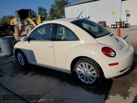 ✅ 2008 Volkswagen Beetle S • VIN: 3VWRW31C28M504992 • Lot: 67981175. Wystawiony na Copart z przebiegiem 156 346 mil. Bezpłatny archiwum sprzedaży aukcyjnych z USA i szczegółowy raport historii pojazdu na DreamBid. Zdjęcie 2.