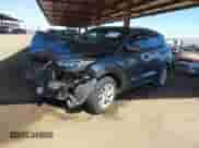 2019 Hyundai Tucson Value z VIN KM8J33A46KU860829, wystawiony jako IAAI lot #42592727 z przebiegiem 81 703 mil mil oraz . Historia ofert i sprzedaży dostępna na DreamBid. Obrazek 18.