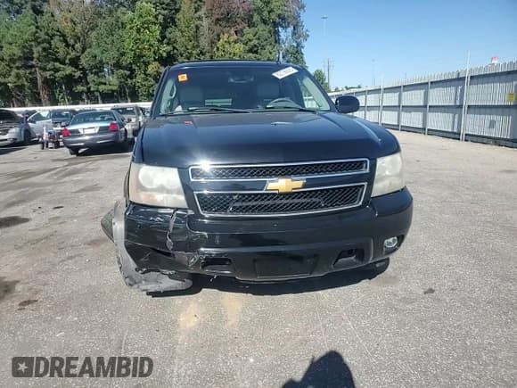 ✅ 2007 Chevrolet Suburban LT • VIN: 3GNFC16097G109942 • Лот: 82736555. Опубликован ранее на Copart с пробегом 186 773 миль. Бесплатный доступ к архиву аукционных продаж из США и подробный отчёт об истории автомобиля на DreamBid. Изображение 14.