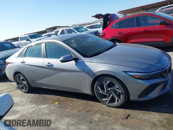 ✅ 2025 Hyundai Elantra SEL Convenience • VIN: KMHLS4DG2SU018819 • Лот: 43637520. Опубликован ранее на IAAI с пробегом 10 379 миль. Бесплатный доступ к архиву аукционных продаж из США и подробный отчёт об истории автомобиля на DreamBid. Изображение 13.