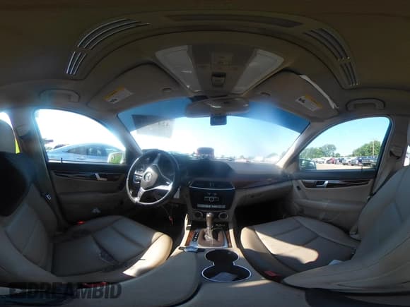 ✅ 2012 Mercedes-Benz C 300 Sport • VIN: WDDGF8BB4CR228650 • Лот: 42458626. Опубликован ранее на IAAI с пробегом 143 027 миль. Бесплатный доступ к архиву аукционных продаж из США и подробный отчёт об истории автомобиля на DreamBid. Изображение 23.