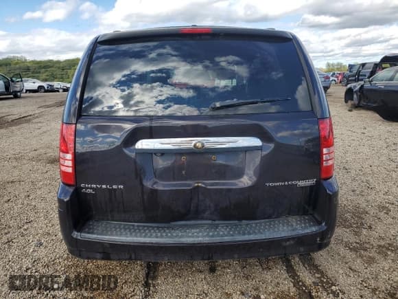 ✅ 2010 Chrysler Town & Country Touring Plus • VIN: 2A4RR8DX7AR404580 • Lot: 85706075. Wystawiony na Copart z przebiegiem 200 741 mil. Bezpłatny archiwum sprzedaży aukcyjnych z USA i szczegółowy raport historii pojazdu na DreamBid. Zdjęcie 6.