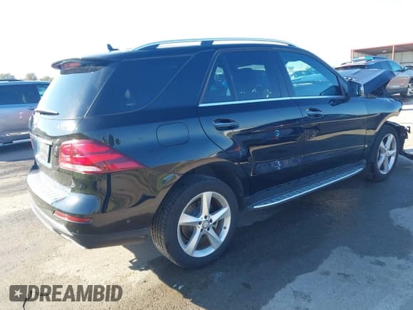 ✅ 2016 Mercedes-Benz GLE 350 • VIN: 4JGDA5HB3GA760912 • Lot: 43627820. Wystawiony na IAAI z przebiegiem Nie podano. Bezpłatny archiwum sprzedaży aukcyjnych z USA i szczegółowy raport historii pojazdu na DreamBid. Zdjęcie 4.