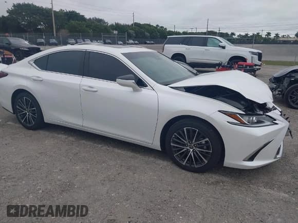 ✅ 2025 Lexus ES 350 • VIN: 58ADZ1B19SU188830 • Lot: 41360119. Wystawiony na IAAI z przebiegiem 2 592 mil. Bezpłatny archiwum sprzedaży aukcyjnych z USA i szczegółowy raport historii pojazdu na DreamBid. Zdjęcie 1.