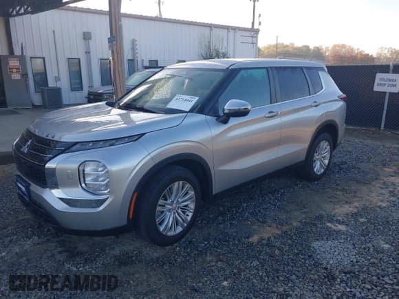 ✅ 2022 Mitsubishi Outlander ES • VIN: JA4J4TA88NZ034103 • Лот: 43714041. Опубликован ранее на IAAI с пробегом 25 623 миль. Бесплатный доступ к архиву аукционных продаж из США и подробный отчёт об истории автомобиля на DreamBid. Изображение 2.