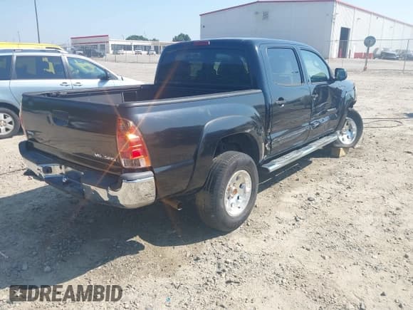 ✅ 2005 Toyota Tacoma PreRunner • VIN: 5TEJU62N55Z011006 • Lot: 42539256. Listed on IAAI with 307,372 mi. Free auction sales archive from the USA and detailed vehicle history report at DreamBid. Image 4.