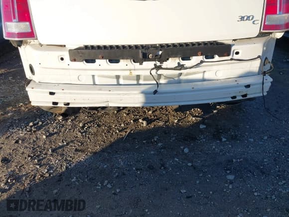 ✅ 2013 Chrysler 300 C • VIN: 2C3CCAEG1DH630325 • Lot: 41333747. Listed on IAAI with 99,565 mi. Free auction sales archive from the USA and detailed vehicle history report at DreamBid. Image 6.