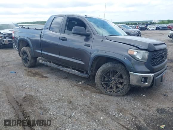 ✅ 2019 Toyota Tundra SR5 • VIN: 5TFUW5F15KX794663 • Лот: 42504313. Опубликован ранее на IAAI с пробегом 143 767 миль. Бесплатный доступ к архиву аукционных продаж из США и подробный отчёт об истории автомобиля на DreamBid. Изображение 1.
