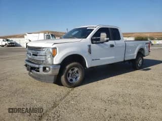 ✅ 2017 Ford F-350 Lariat • VIN: 1FT8X3BT7HEC21911 • Lot: 83403754. Wystawiony na Copart z przebiegiem 119 833 mil. Bezpłatny archiwum sprzedaży aukcyjnych z USA i szczegółowy raport historii pojazdu na DreamBid. Zdjęcie 1.