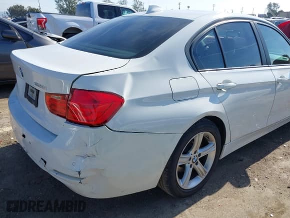✅ 2014 BMW 3 Series 328i • VIN: WBA3C1C58EK117139 • Lot: 43775066. Listed on IAAI with 94,992 mi. Free auction sales archive from the USA and detailed vehicle history report at DreamBid. Image 6.