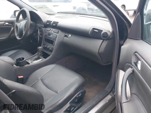 ✅ 2004 Mercedes-Benz C 230 Kompressor • VIN: WDBRF40J24A556752 • Lot: 43758869. Listed on IAAI with 175,458 mi. Free auction sales archive from the USA and detailed vehicle history report at DreamBid. Image 5.