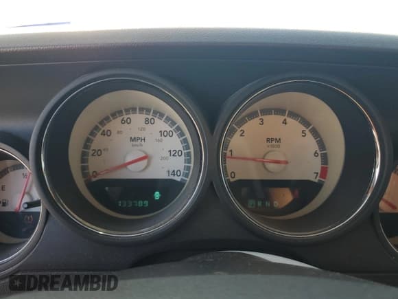 ✅ 2010 Dodge Challenger SE • VIN: 2B3CJ4DV4AH323943 • Lot: 74246824. Wystawiony na Copart z przebiegiem 133 789 mil. Bezpłatny archiwum sprzedaży aukcyjnych z USA i szczegółowy raport historii pojazdu na DreamBid. Zdjęcie 9.