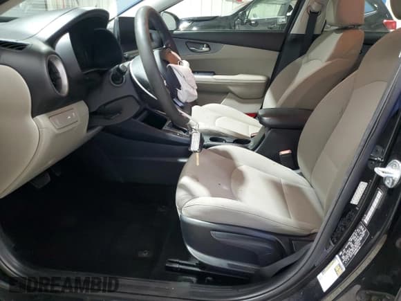 ✅ 2021 Kia Forte LXS • VIN: 3KPF24AD0ME264751 • Лот: 91648295. Опубликован ранее на Copart с пробегом 133 077 миль. Бесплатный доступ к архиву аукционных продаж из США и подробный отчёт об истории автомобиля на DreamBid. Изображение 7.