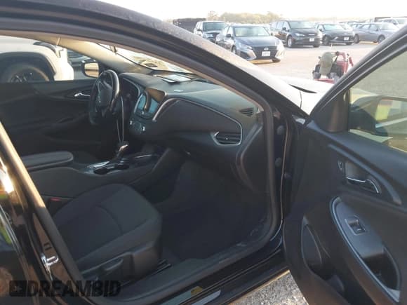 ✅ 2024 Chevrolet Malibu LT • VIN: 1G1ZD5ST3RF115579 • Lot: 43306562. Wystawiony na IAAI z przebiegiem 55 870 mil. Bezpłatny archiwum sprzedaży aukcyjnych z USA i szczegółowy raport historii pojazdu na DreamBid. Zdjęcie 5.