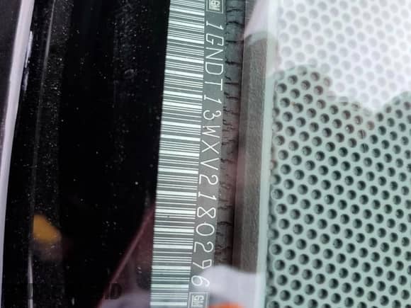 1997 Chevrolet Blazer LS z VIN 1GNDT13WXV2180296, wystawiony jako Copart lot #75976434 z przebiegiem 85 247 mil mil oraz Szkoda całkowita • Salvage title. Historia ofert i sprzedaży dostępna na DreamBid. Obrazek 13.