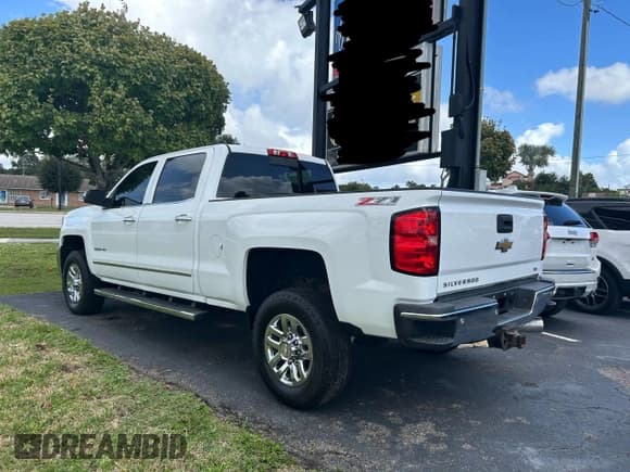 ✅ 2015 Chevrolet Silverado 2500HD LTZ • VIN: 1GC1KWE85FF550686 • Lot: 85566265. Listed on Copart with 172,656 mi. Free auction sales archive from the USA and detailed vehicle history report at DreamBid. Image 3.