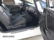 ✅ 2019 Buick Cascada Premium • VIN: W04WH3N5XKG343783 • Lot: 42692387. Wystawiony na IAAI z przebiegiem 82 869 mil. Bezpłatny archiwum sprzedaży aukcyjnych z USA i szczegółowy raport historii pojazdu na DreamBid. Zdjęcie 5.