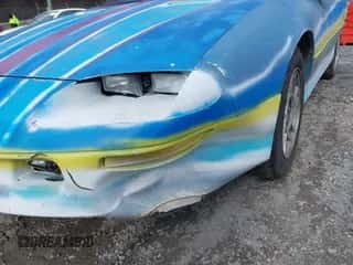 1994 Chevrolet Camaro z VIN 2G1FP22S6R2203690, wystawiony jako IAAI lot #41827837 z przebiegiem 183 917 mil mil oraz . Historia ofert i sprzedaży dostępna na DreamBid. Obrazek 6.