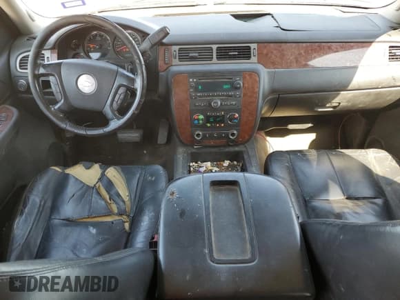 ✅ 2008 Chevrolet Suburban LTZ • VIN: 3GNFC16J28G181446 • Lot: 72350674. Wystawiony na Copart z przebiegiem 372 561 mil. Bezpłatny archiwum sprzedaży aukcyjnych z USA i szczegółowy raport historii pojazdu na DreamBid. Zdjęcie 8.